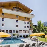 Hotel Der Postwirt 4*