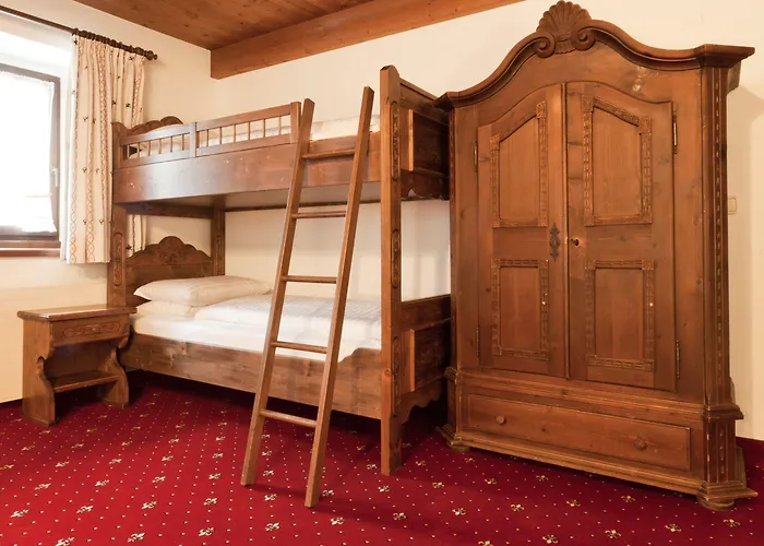 Hotel Der Postwirt 4*